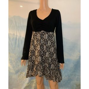 Hand Jive size xs Long Sleeve Black/Tan Design patterned Lace dress